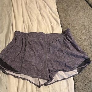 Lululemon Hotty Hot 2.5” Heather Gray Shorts
